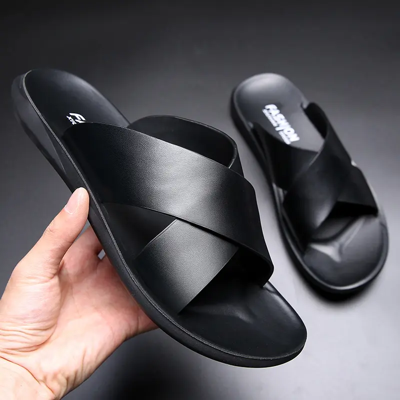 Sandal Pria Kulit Suede Hitam Kustom Grosir Sepatu Sandal Pria Pantai Mode Kasual Luar Ruangan Sandal Selop Kulit