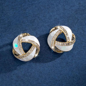 Orecchini a Perno Geometrici Nileboa Placcati in Oro 18K con Cristalli e Strass, Gioielli alla Moda per Donna, Regalo di Design Trendy - Product Image 4