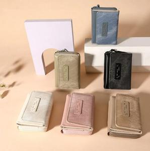 Portefeuille pliable en cuir PU rétro pour femmes et filles, couleur unie coréenne, multi-compartiments, porte-cartes, porte-monnaie de voyage - Product Image 1