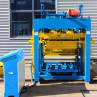 Équipement de production de briques creuses en béton QT4-25 avec technologie de formage automatique, applicable en Zambie
