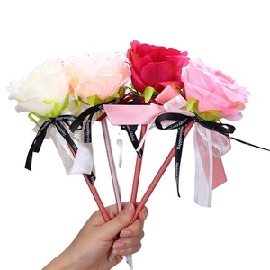 Cadeau de fête des enseignants de mariage mignon fleur artificielle stylos gel de bureau en gros - Product Image 1