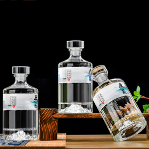 Bouteilles en verre personnalisées <span class=keywords><strong>de</strong></span> luxe 500 ml, 700 ml, 750 ml avec bouchon en liège pour le rhum, la vodka, le whisky, la tequila, le <span class=keywords><strong>gin</strong></span>, pour <span class=keywords><strong>l</strong></span>'emballage des spiritueux - Product Image 1