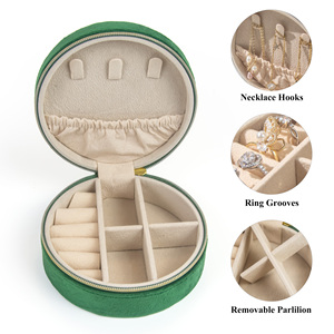 FORTE Estuche de Viaje Redondo de Terciopelo para Joyas, Mini Organizador de Joyas con Cierre - Product Image 3