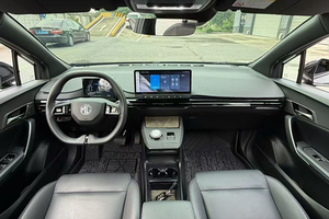 2023 MG4 EV 437 自由版 自动左舵 深色真皮座椅 R17 轮胎 电动轿车 - Product Image 4