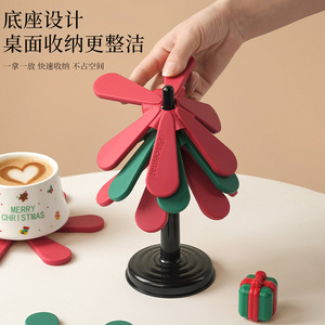 Juego de posavasos de silicona con diseño de árbol de Navidad Piacemar, resistentes al calor, para almacenamiento en mesa con base - Product Image 1