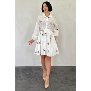 Vestido de Noche Rosa Polvo con Bordado de Organza, Corte A, Cuello Alto, Estampado Floral, Hecho a Mano, Cintura Natural - Product Image 3