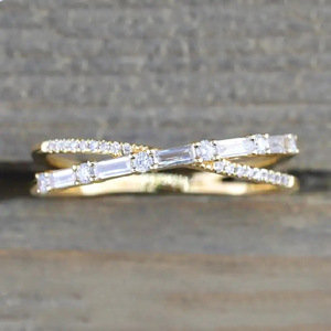 Anello con Design a Croce, Stile Minimalista per Donne - Product Image 3