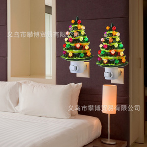 Lámpara de noche LED de resina con forma de árbol de Navidad, colorida, con interruptor, para enchufar, para mesita de noche - Product Image 2