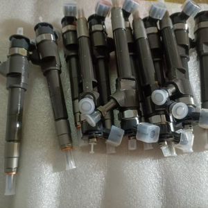 Vendita calda nuovo carburante Diesel Common Rail iniettore 0445117020 0445117006 0445117007 0445117013 0445117014 0445117019 iniettore ferroviario - Product Image 4