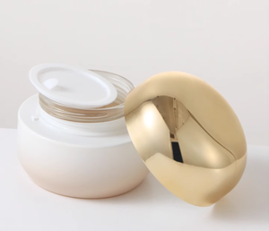 Nouvelle bouteille en verre durable et élégante <span class=keywords><strong>de</strong></span> sérum <span class=keywords><strong>de</strong></span> visage <span class=keywords><strong>d</strong></span>'ingrédient cosmétique <span class=keywords><strong>de</strong></span> crème <span class=keywords><strong>d</strong></span>'<span class=keywords><strong>eau</strong></span> comporte le chapeau <span class=keywords><strong>d</strong></span>'or lumineux pour l'emballage - Product Image 4