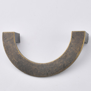 Manija Semicircular de 95mm de Distancia entre Orificios, de Aleación de Zinc en Bronce Antiguo para Puerta de Armario - Product Image 1