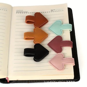 Marcadores de Libros Magnéticos con Diseño de Biblia, Clips de Páginas de Cuero PU, Accesorios para la Escuela y Oficina - Product Image 1