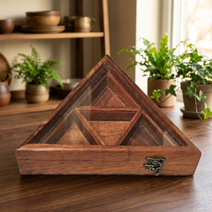 Plateau de service triangulaire en bois artisanal avec couvercle en verre, organisateur de collations géométrique rustique, boîte de rangement décorative - Product Image 6