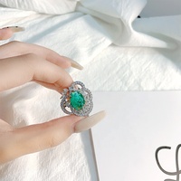Anillo de piedras preciosas de color esmeralda de circón de lujo para mujer, anillo ajustable versátil elegante hueco de platino de gama alta