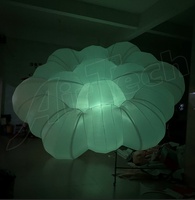 Ballon publicitaire LED gonflable suspendu en forme de nuage pour événements, décoration de scène, ballon de plafond alimenté par prise avec ventilateur intégré, installation facile