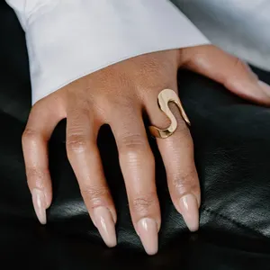 J & D cincin lapis emas 18K wanita, cincin jari desain tidak teratur sederhana baja tahan karat