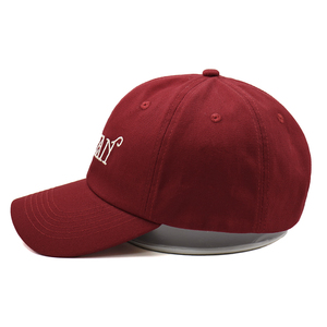Casquette de papa non structurée renforcée avec broderie personnalisée, rouge bordeaux, dessus souple, durable, pour un style décontracté urbain - Product Image 3