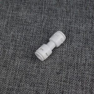 Conector de tubería de 1/4 pulgada de conexión rápida de 2 puntos rectos K1544 para purificadores de agua con puertos duales - Product Image 3
