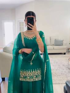 Nuevo Lehenga Choli de Diseño Tradicional en Crepé Natural, Top para Fiesta con Bordado de Lentejuelas, Dupatta de Micro Algodón, Envío Rápido - Product Image 3