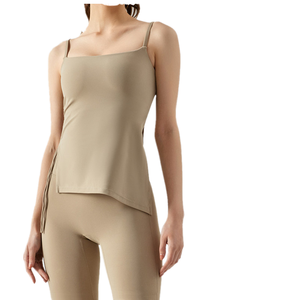 Camiseta de yoga asimétrica sin mangas para mujer, ajustada, ligera y elegante, para gimnasio y fitness. - Product Image 1