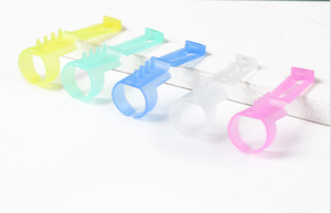 Anillo de hilo de plástico colorido al por mayor, herramienta de ganchillo, soporte para dedo, accesorios de costura para manualidades de tejer DIY - Product Image 6