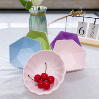 Assiette à vaisselle en papier jetable biodégradable fabriquée en usine conception de fleurs pour les fournitures de fête échantillon gratuit fabriqué à partir de matériel de bagasse