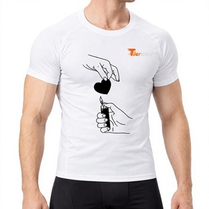 เสื้อยืดแขนสั้นสีขาวสำหรับผู้ชายรุ่นล่าสุด พิมพ์ลายหัวใจและไฟแช็ก ทรงเข้ารูป สไตล์ลำลอง คอกลม ผ้าเจอร์ซีย์คอตตอน - Product Image 1