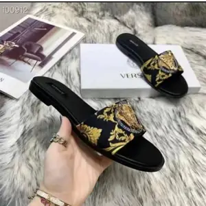 Factory wholesale price 2022 new fashion slip on slides flat with slippers summer spring sandals high quality printed chic shoes