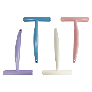 Peigne pour enlever les poils d'animaux pour chiens avec lame incurvée, matériau ABS, outil de toilettage pratique, blanc laiteux, rose, bleu brumeux - Product Image 4