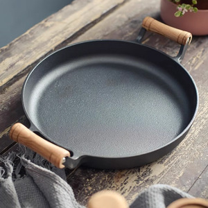 Poêle à frire <span class=keywords><strong>en</strong></span> <span class=keywords><strong>fonte</strong></span> de 33 cm à double poignée, plaque de cuisson et poêle à crêpes non revêtue, wok antiadhésif universel pour cuisinière à gaz et à induction, sans couvercle - Product Image 1