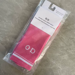 Nouvelle conception AO Yoga Sports Chaussettes absorbantes et respirantes à mi-mollet et montantes pour hommes et femmes, colorées - Product Image 1