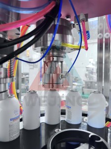 Machine de remplissage et de scellage d'aérosols BOV entièrement automatique, utilisée pour les bouteilles en aluminium/plastique - Product Image 2