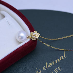 สร้อยคอจี้มุกน้ำจืดทรงกลมสีขาวขนาด 10-11 มม. พร้อมโซ่เงินแท้ S925 ดีไซน์โบว์  ประกายเงางาม  สวยงาม  ทันสมัย - Product Image 3