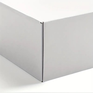 Scatola di Imballaggio in Cartone Rigido Personalizzata con Logo, Materiali Riciclati, Rivestimento UV, Lamina Dorata, Goffratura e Laminazione Lucida - Product Image 5
