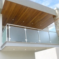 Rampe d'escalier en acier inoxydable AISI304/AISI316, design moderne pour balcon d'appartement