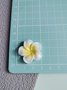 Cabujones <span class=keywords><strong>de</strong></span> resina <span class=keywords><strong>de</strong></span> flor <span class=keywords><strong>de</strong></span> plumeria hawaiana con base plana para adornos DIY, para pinzas <span class=keywords><strong>de</strong></span> pelo, fundas <span class=keywords><strong>de</strong></span> teléfono y álbumes <span class=keywords><strong>de</strong></span> recortes - Product Image 4