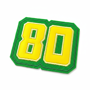 Écusson cousu à 80 chiffres avec aspect cuir - Product Image 1