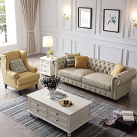 Klassisches Amerikanisches Maßgefertigtes PU-Leder/Stoff Gepolstertes Wohnzimmermöbel Reisweißes Gestepptes Chesterfield-Sofa mit Rollarmlehnen