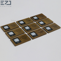 Panneau en bois de noyer personnalisé EZD Plaque en bois plaque Business Table Top Display Wooden QR Code Sign