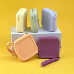 Cute Silicone Coin Purses With Zipper Closure and <b>Wrist</b> <b>Strap</b> Mini Size Solid Color for Daily Use & Storage Unisex - Product Image 4