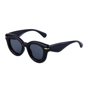 Gafas de Sol para Mujer KJ-9032, Montura de PC, Protección UV400 Clase 2, Estilo Ojo de Gato, Diseño Moderno - Product Image 5