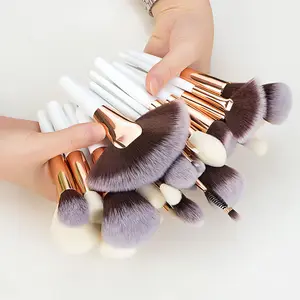 Logo personnalisé fournisseur de maquillage de luxe à la mode 40 pièces ensemble de pinceaux OEM manche en bois personnalisé pinceaux de maquillage cosmétiques complets