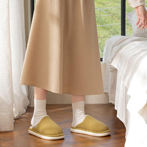 รองเท้าแตะในบ้านแบบหนานุ่มกันลื่น รุ่นใหม่ปี 2025 ให้ความอบอุ่นและเงียบสงบ - Product Image 3