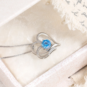 Nuevo collar con colgante de doble corazón para mujer, estilo europeo y americano, collar de alta gama con corazones de circonita de colores. - Product Image 2