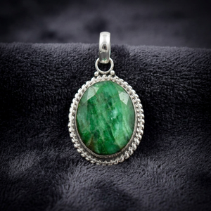 Pendentif en argent sterling 925 avec émeraude naturelle verte ovale sertie clos, bijoux pour femme, vente en gros ODM OEM, offre spéciale - Product Image 3
