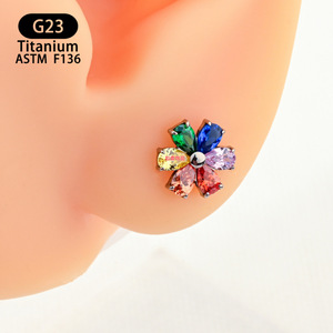 Boucles d'oreilles clous en titane G23 ASTM F136 avec incrustation de zircon, bijoux de piercing - Product Image 3
