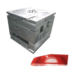 Moulage par injection plastique de haute précision pour pièces de lampes automobiles à finition miroir - Product Image 1
