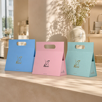 Boîte cadeau rigide en papier écologique pliable en triangle avec logo personnalisé, emballage plat, boîte en carton portable avec poignée pour chaussettes en fourrure