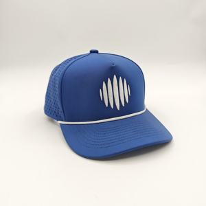 Gorra de golf deportiva de poliéster impermeable de 5 paneles, transpirable, con malla de frutas Dobby personalizada, perforada con corte láser, ajustable con cuerda. - Product Image 2