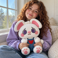 Peluche personnalisée en gros : Lapin personnalisé avec yeux en spirale, oreilles tombantes et patins, conception sur mesure pour commandes en gros
